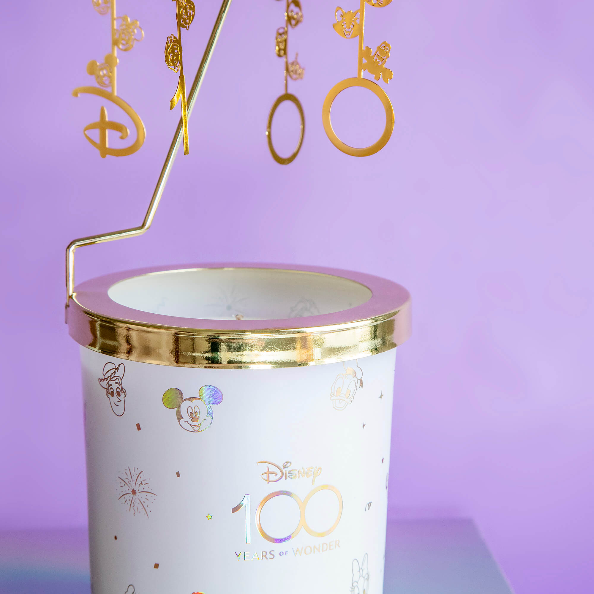 Disney Candle and Carousel D100