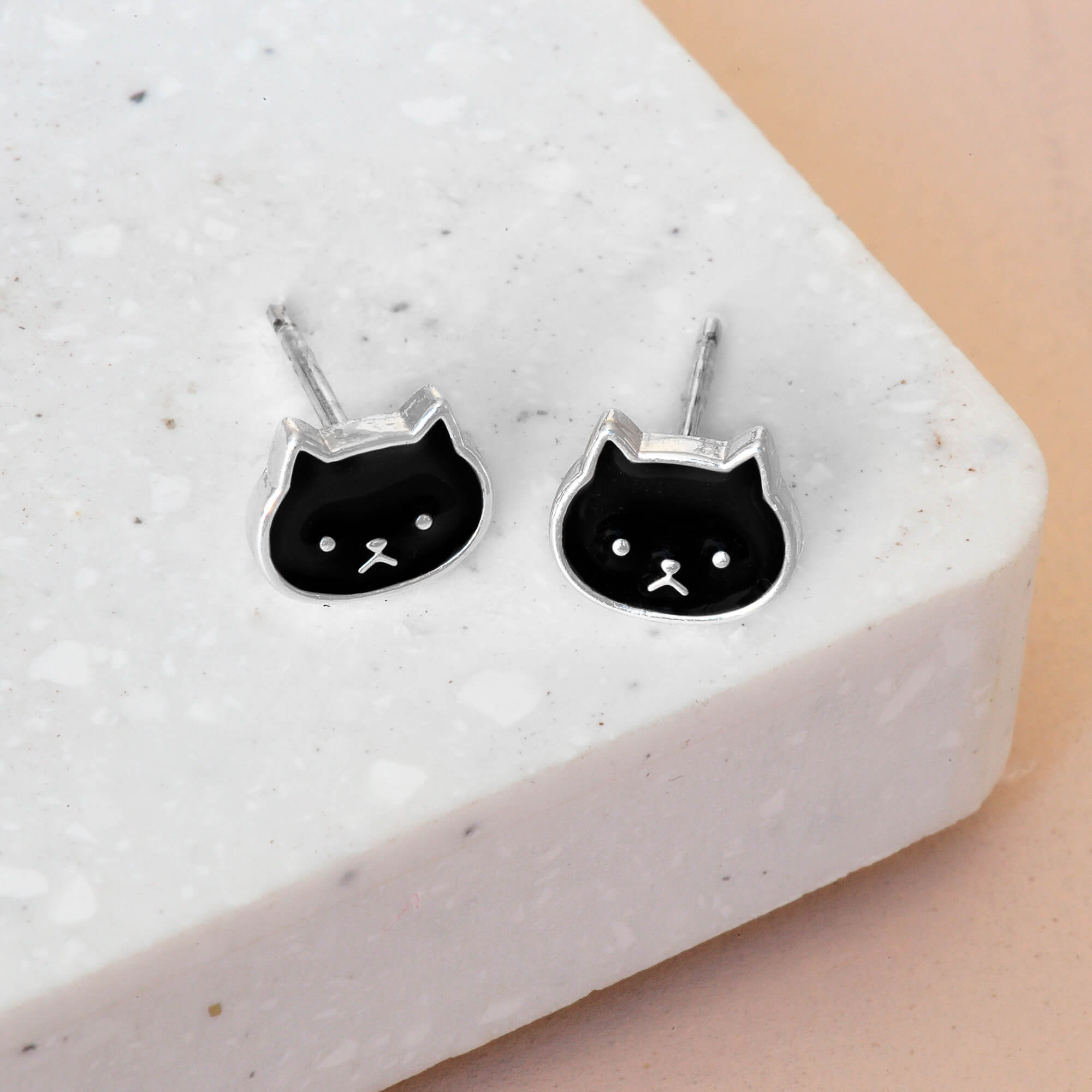 Earring Epoxy Cat Face Black