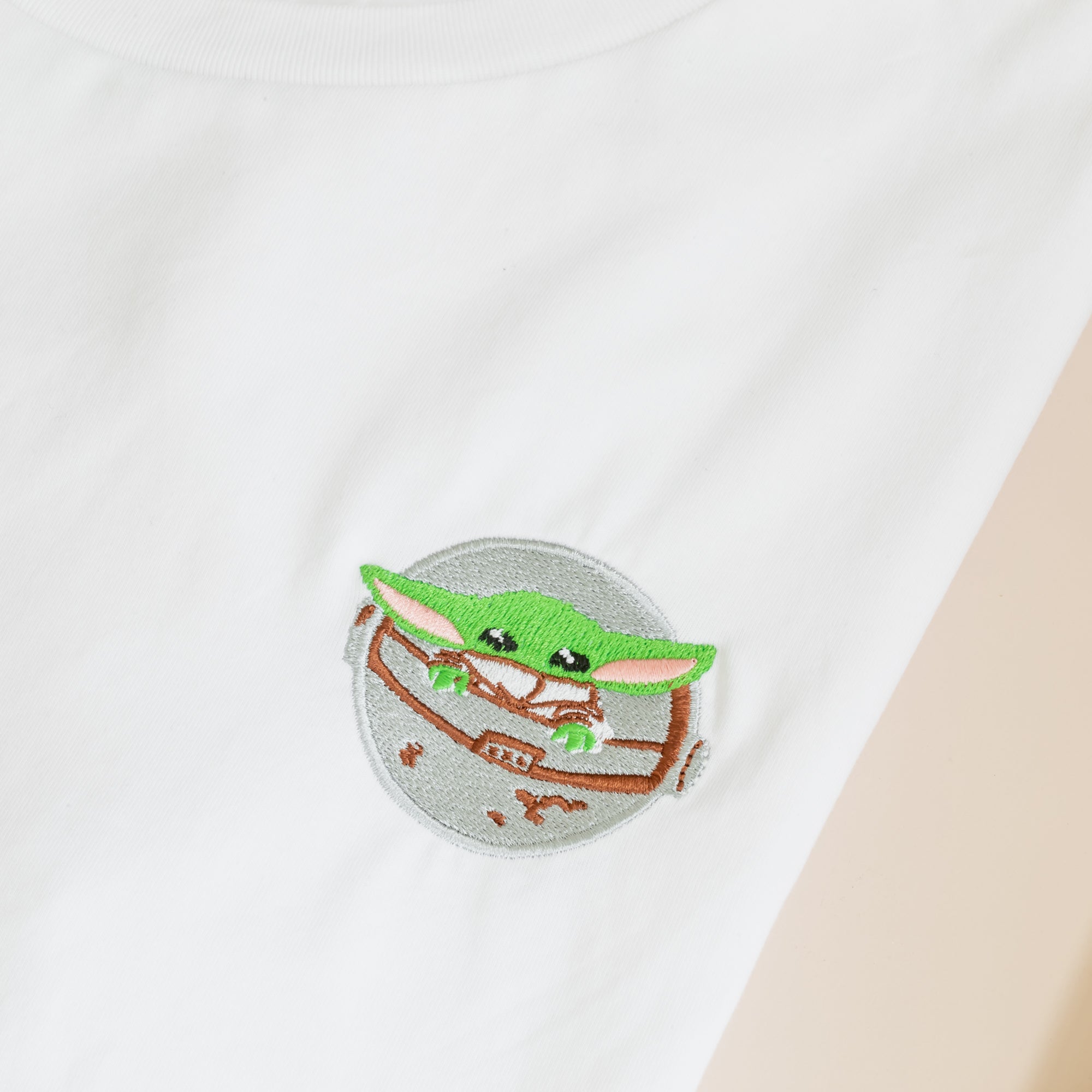 T-Shirt Embroidery Star Wars Grogu™