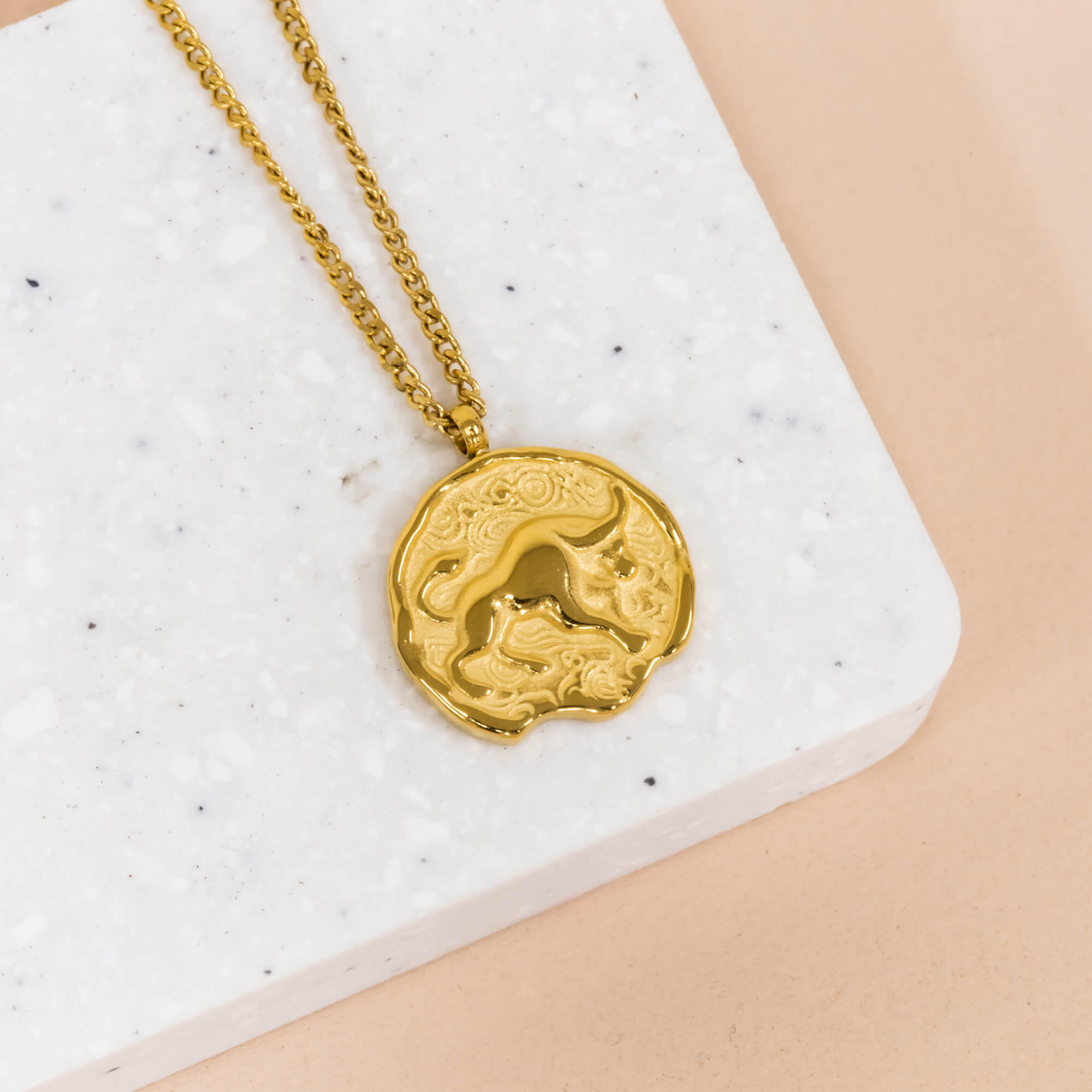 Necklace Medallion Taurus Gold *
