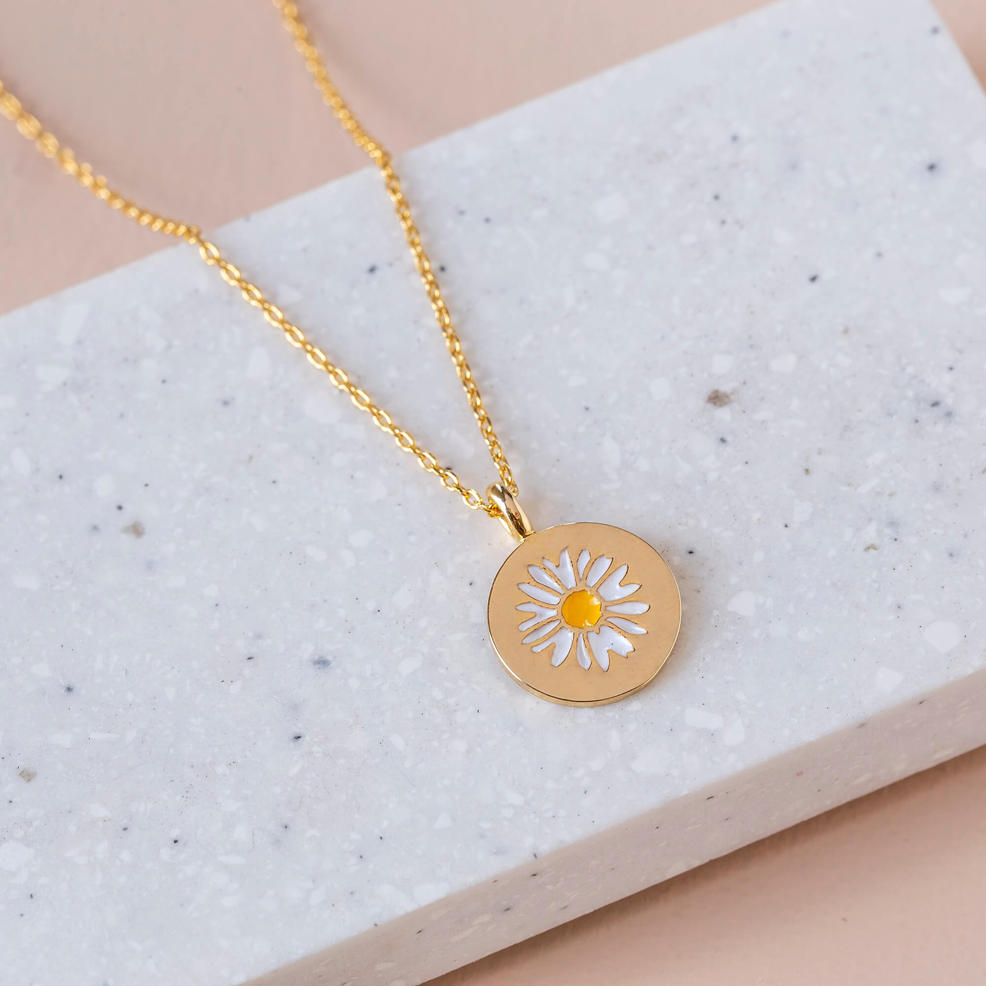 Necklace Medallion Epoxy Daisy Gold