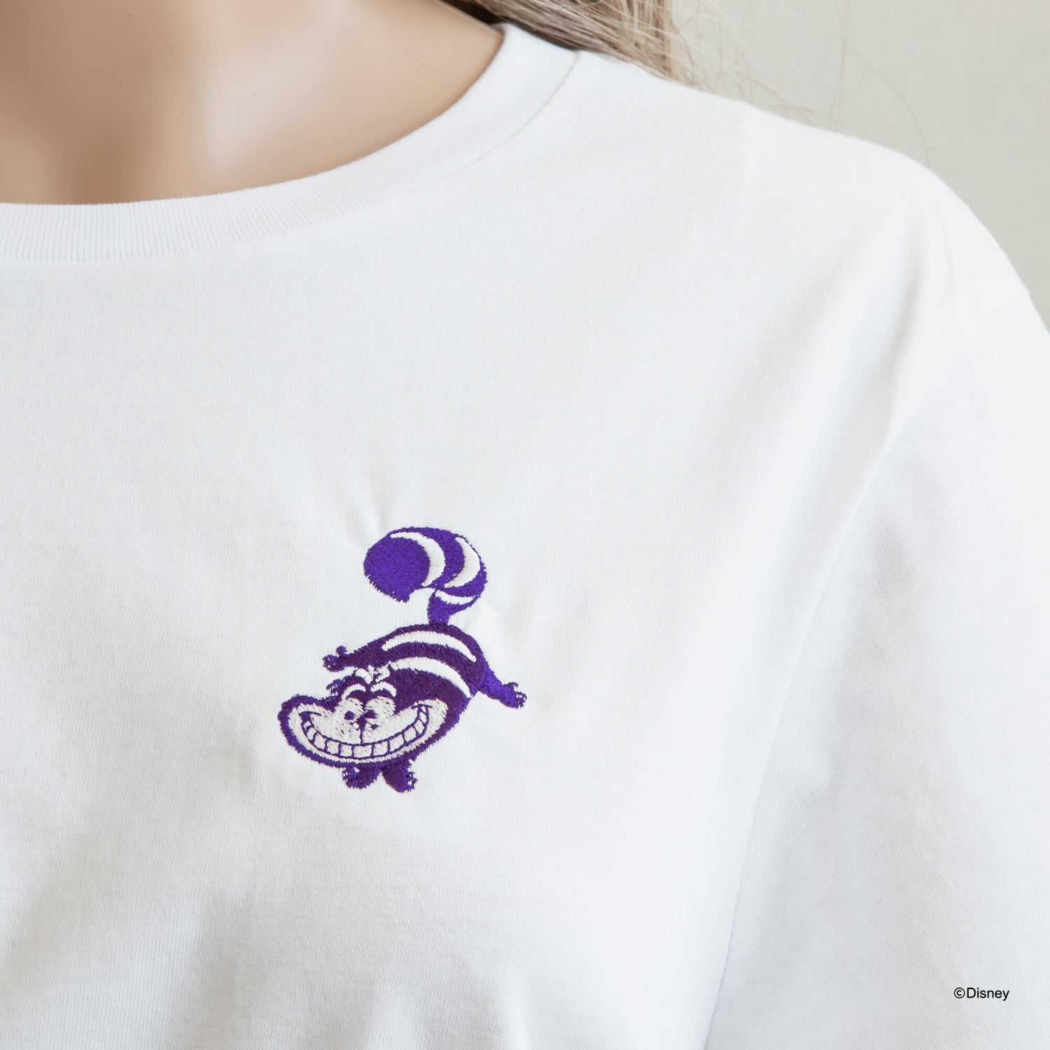 T-Shirt Embroidery Alice in Wonderland Cheshire Cat