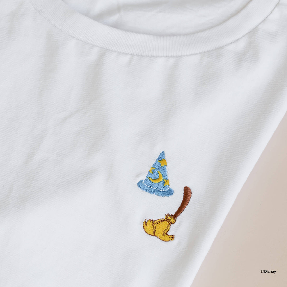 T-Shirt Embroidery Mickey Fantasia Wizard Hat &amp; Broom