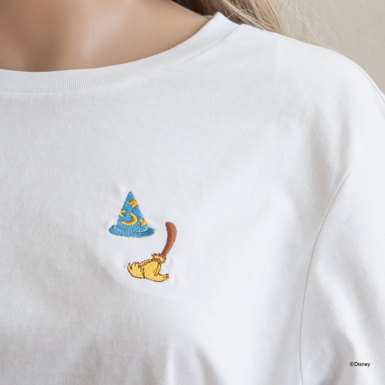 T-Shirt Embroidery Mickey Fantasia Wizard Hat &amp; Broom