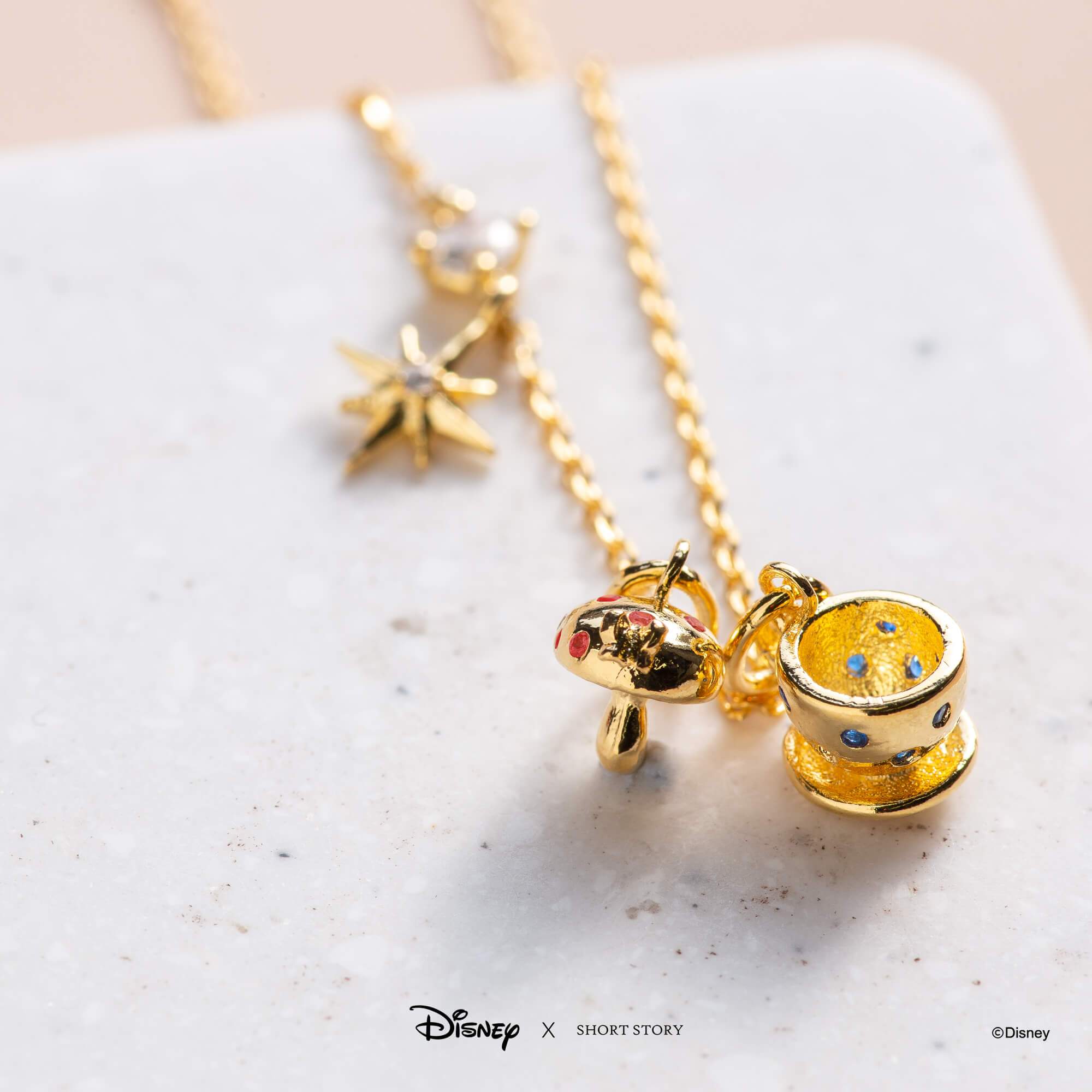 Disney Necklace Alice in Wonderland